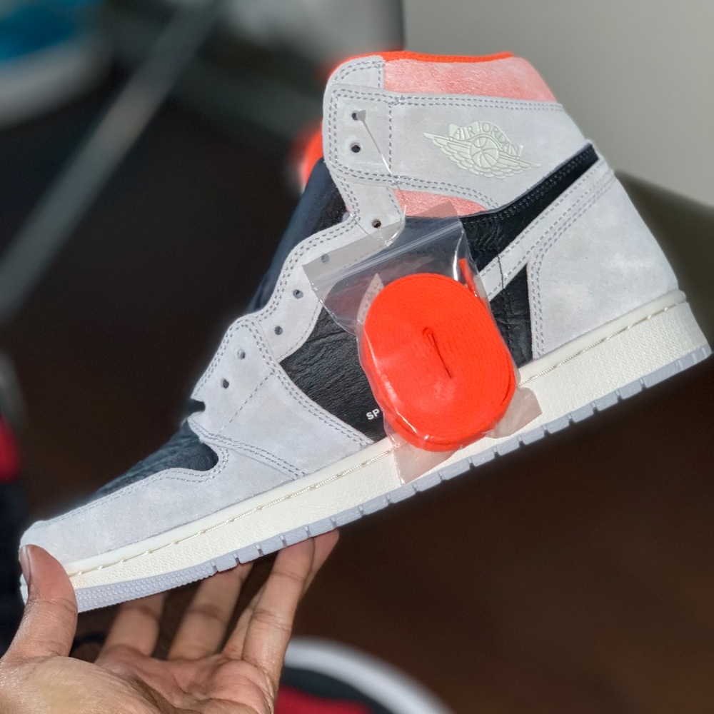 Air Jordan 1 Neutral Grey/Hyper Crimson